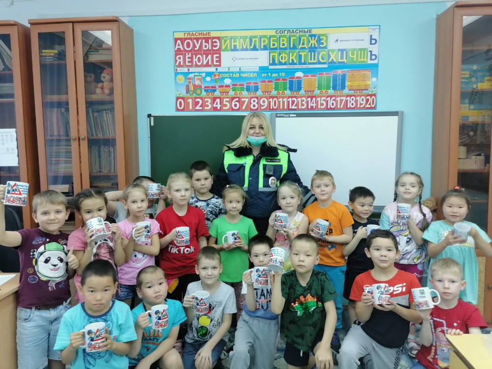 Сотрудники Тазовской Госавтоинспекции посетили воспитанников детского сада «Теремок» для проведения профилактической работы